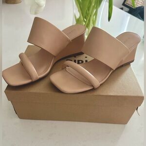 Anne Klein Nude Wedge - SZ 7